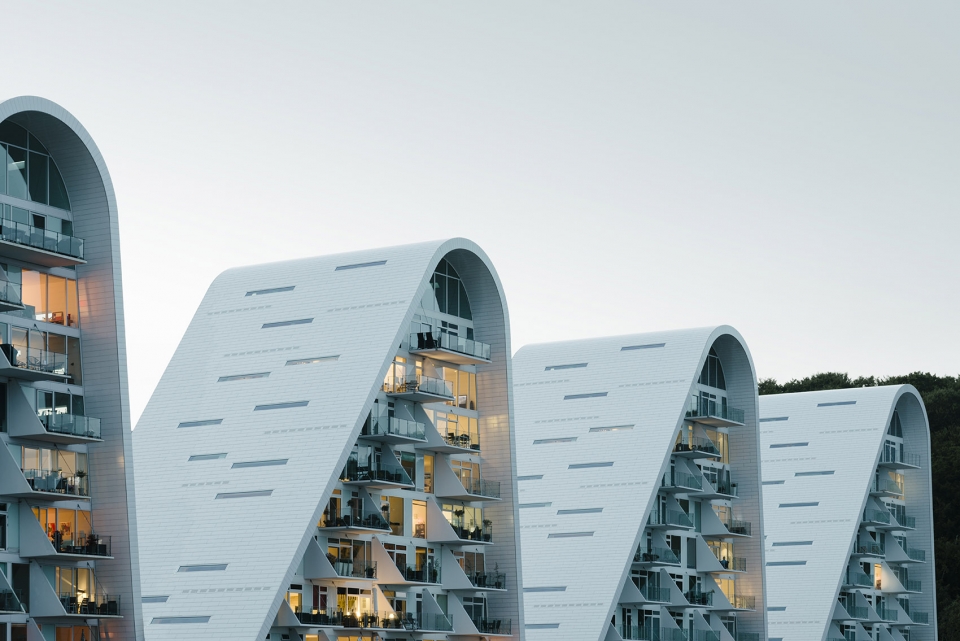 the wave apartment by henning larsen