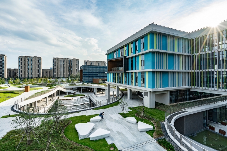 east campus of ningbo xiaoshi high school by udg china 960x638