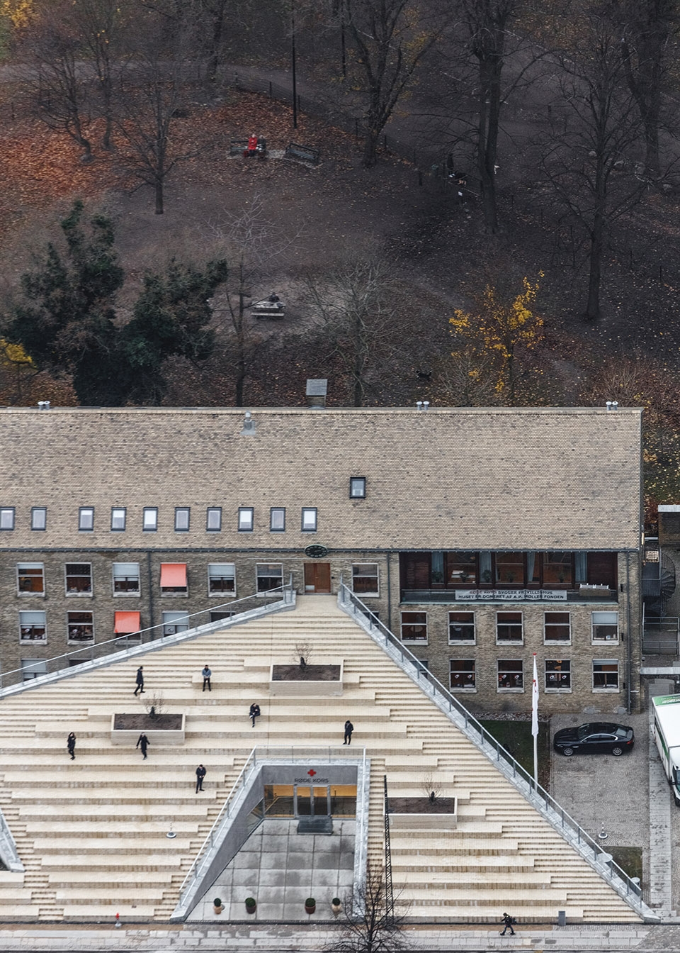 red cross volunteer house by cobe