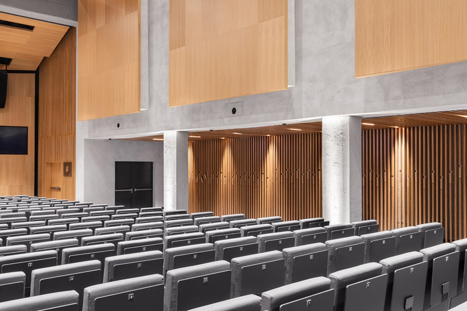 aula magna auditorium by studio gemma and alvisi kirimoto