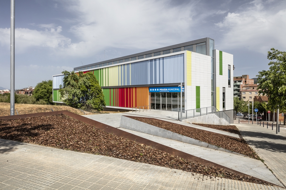 mollet del valles police station by taller 9s arquitectes