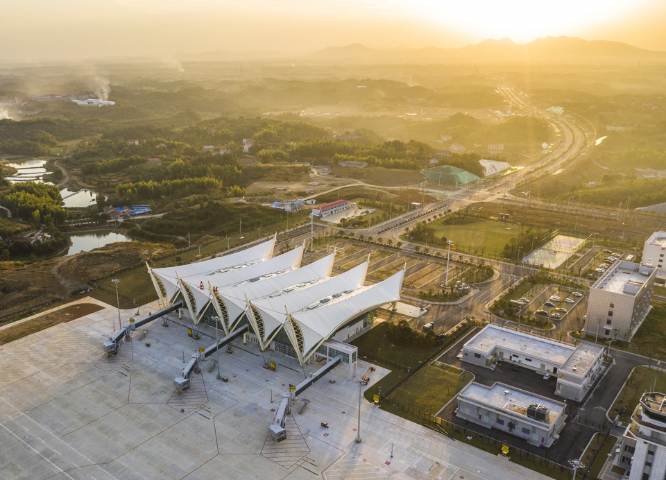 terminal building of yueyang sanhe airport china by tao zhi studio architectural design and research institute of scut