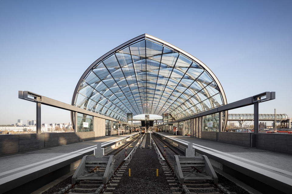 new elbbrucken underground station by gmp