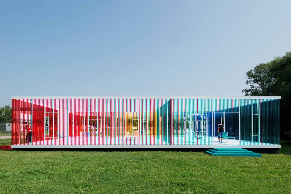 temporary pavilion at picnic afisha by project eleven
