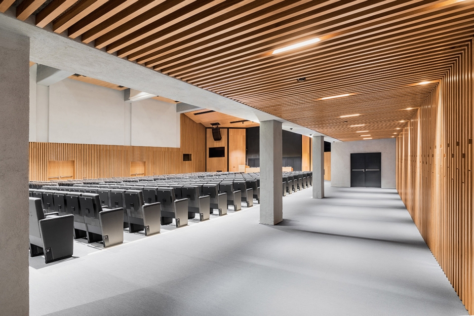 aula magna auditorium by studio gemma and alvisi kirimoto