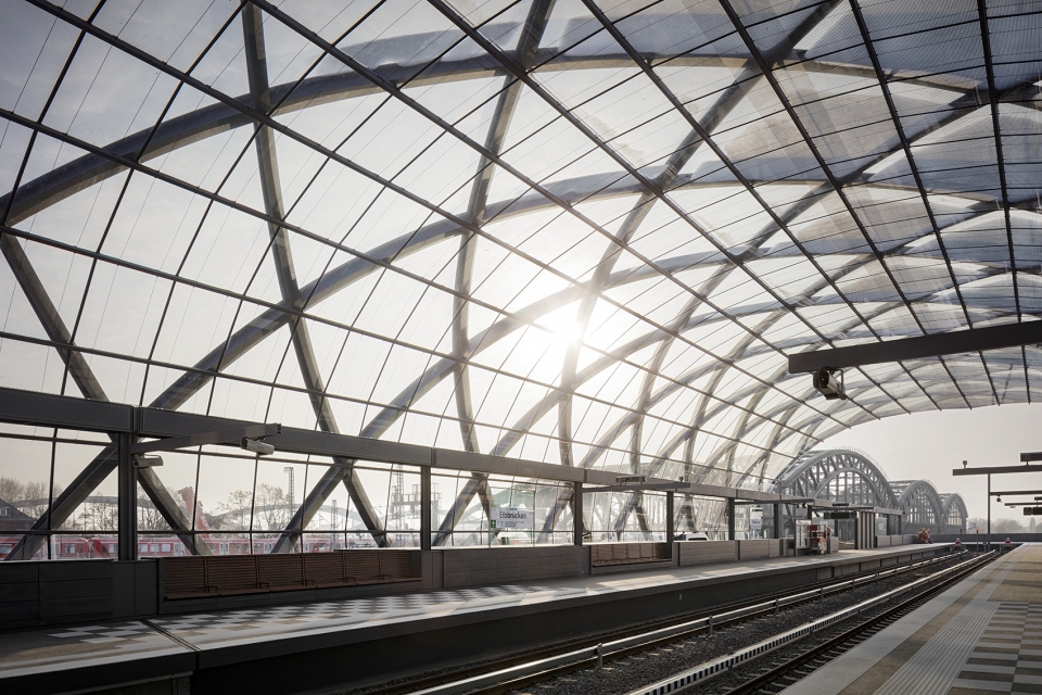 new elbbrucken underground station by gmp