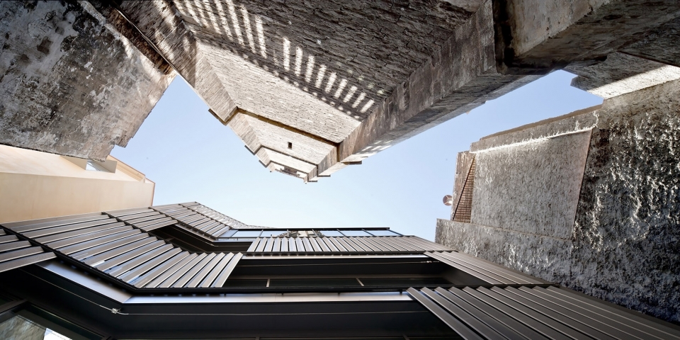toy library and offices by taller 9s arquitectes