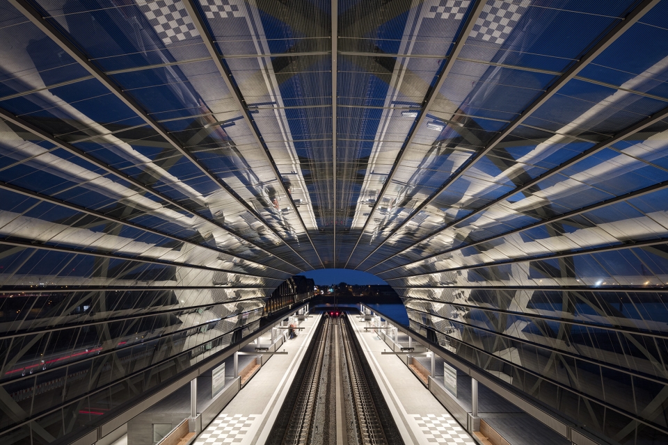 new elbbrucken underground station by gmp
