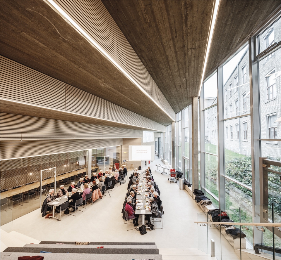 red cross volunteer house by cobe