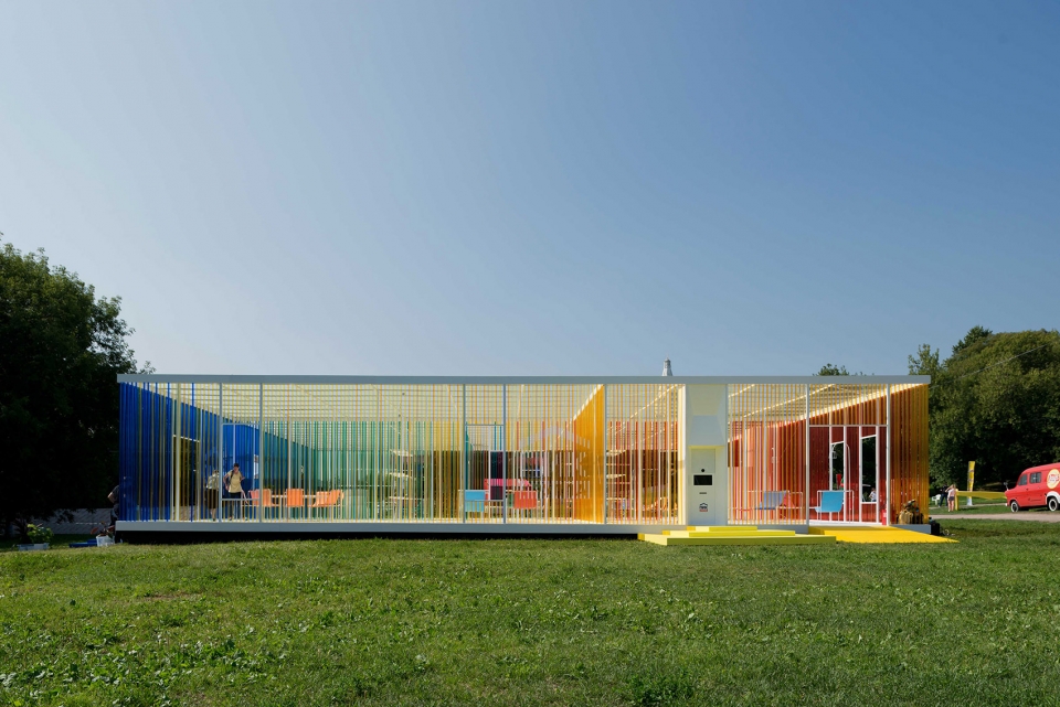 temporary pavilion at picnic afisha by project eleven