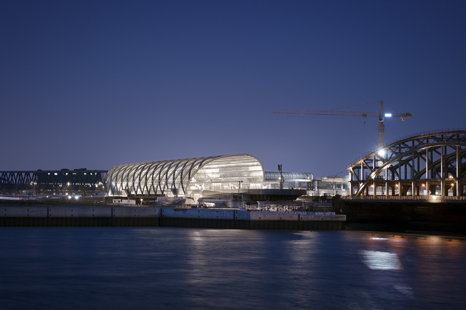new elbbrucken underground station by gmp