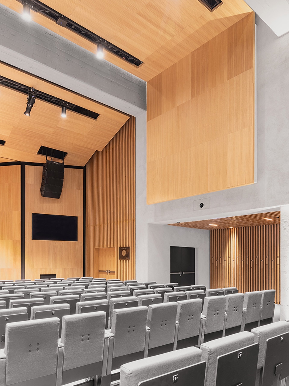 aula magna auditorium by studio gemma and alvisi kirimoto