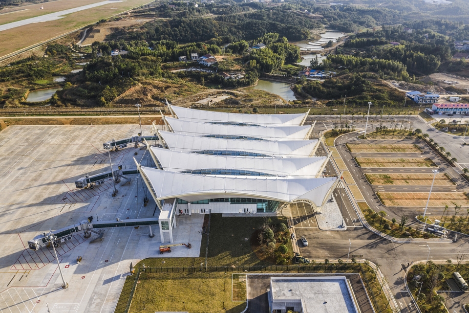 terminal building of yueyang sanhe airport china by tao zhi studio architectural design and research institute of scut