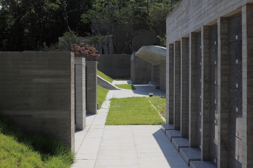 sian memorial park by iroje architects planners