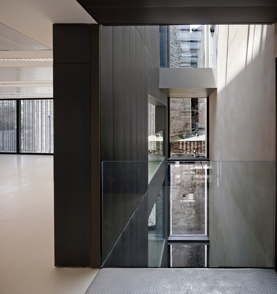 toy library and offices by taller 9s arquitectes
