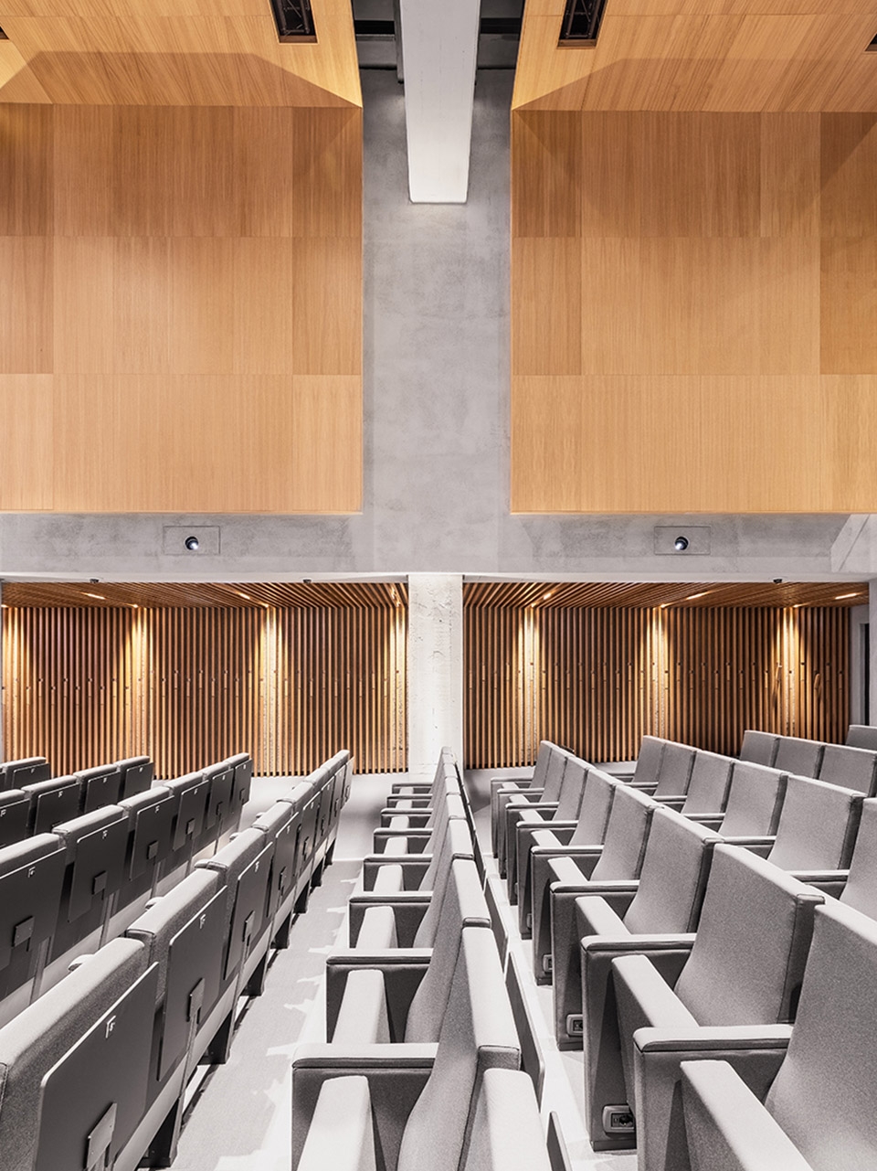 aula magna auditorium by studio gemma and alvisi kirimoto
