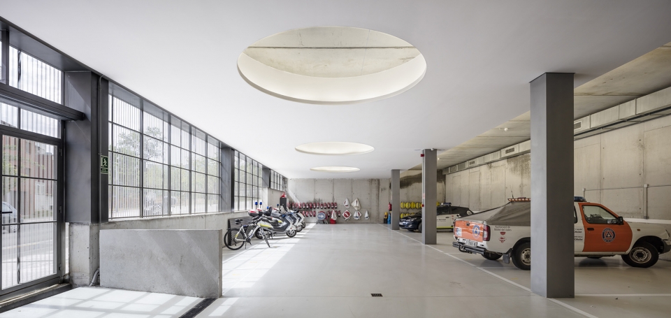 mollet del valles police station by taller 9s arquitectes