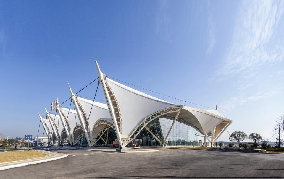 terminal building of yueyang sanhe airport china by tao zhi studio architectural design and research institute of scut
