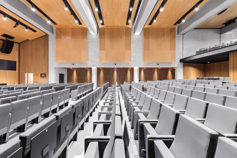 aula magna auditorium by studio gemma and alvisi kirimoto