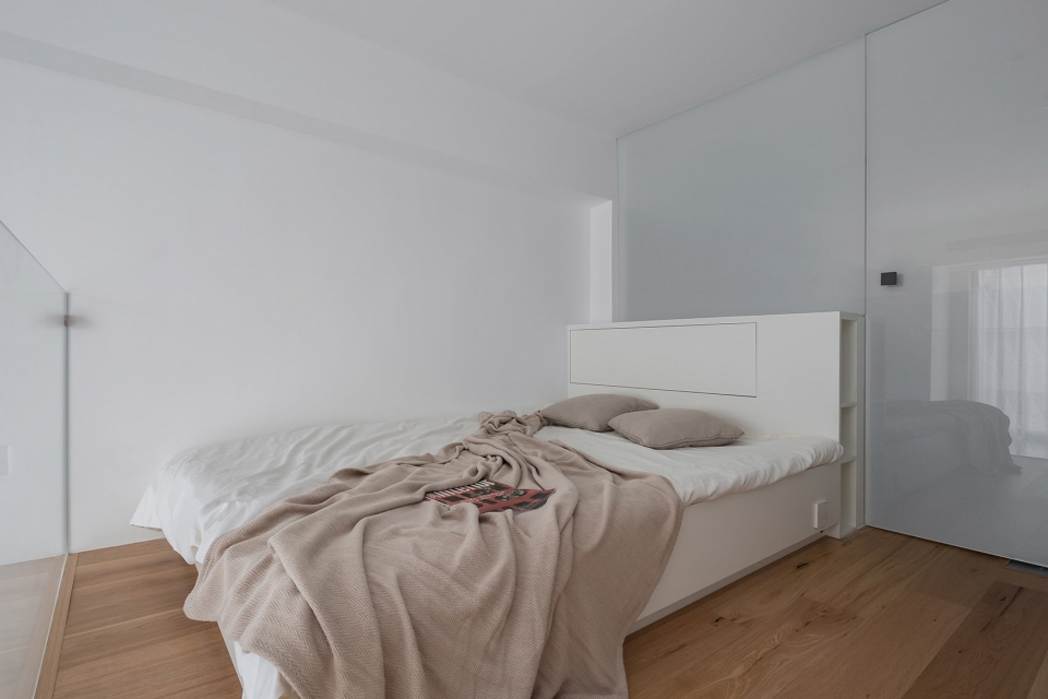 embracing loft space by uni x interior architects