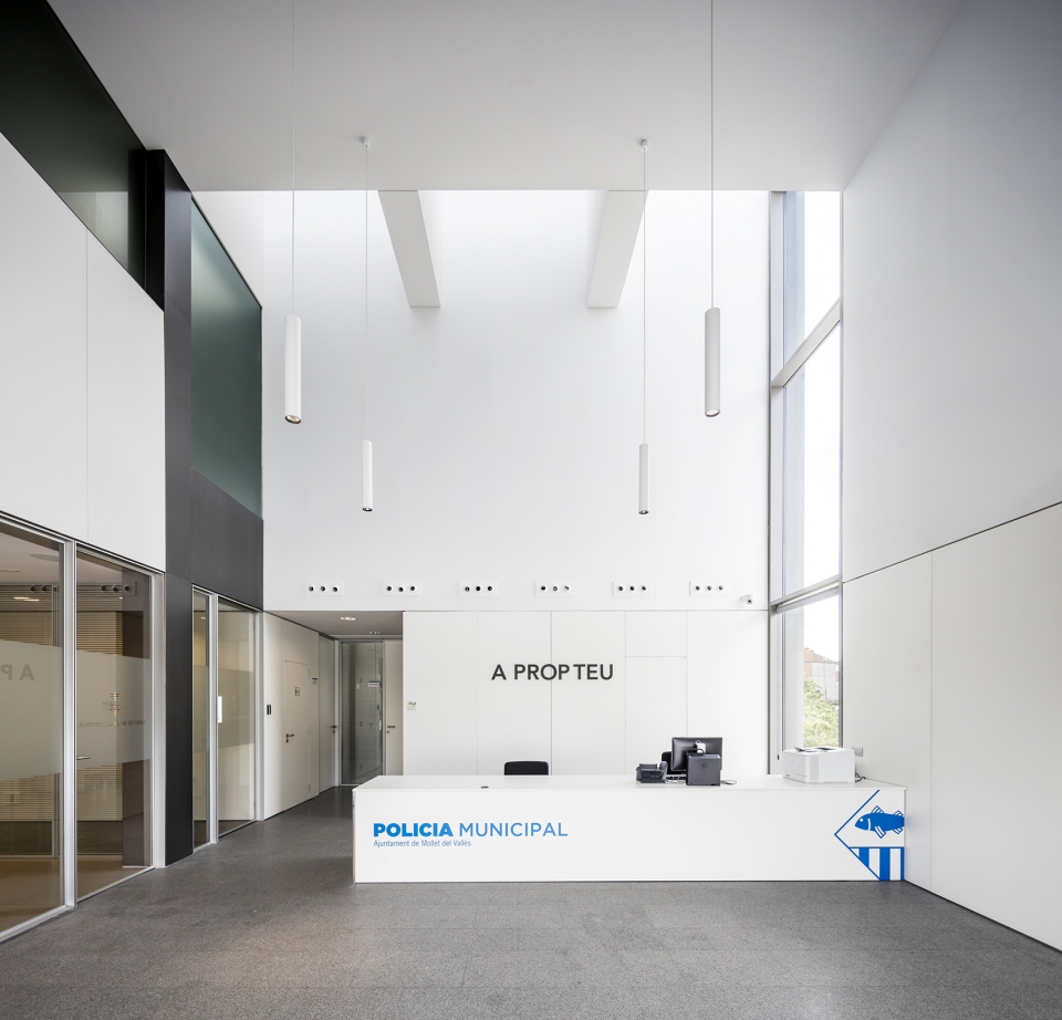 mollet del valles police station by taller 9s arquitectes