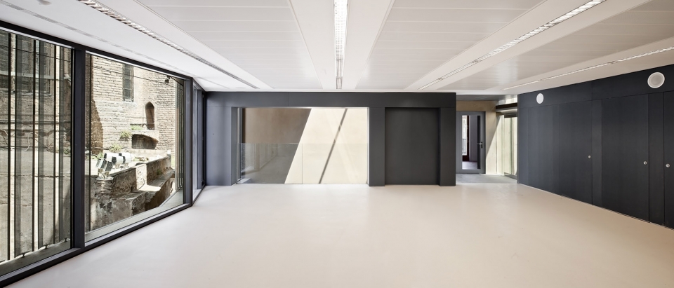 toy library and offices by taller 9s arquitectes