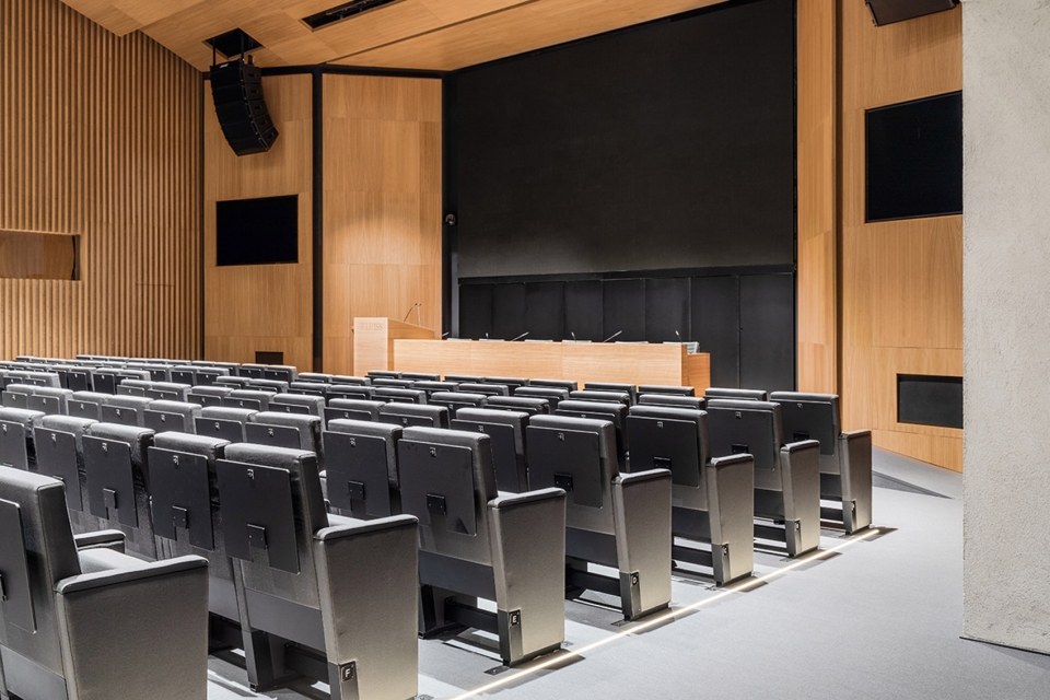 aula magna auditorium by studio gemma and alvisi kirimoto