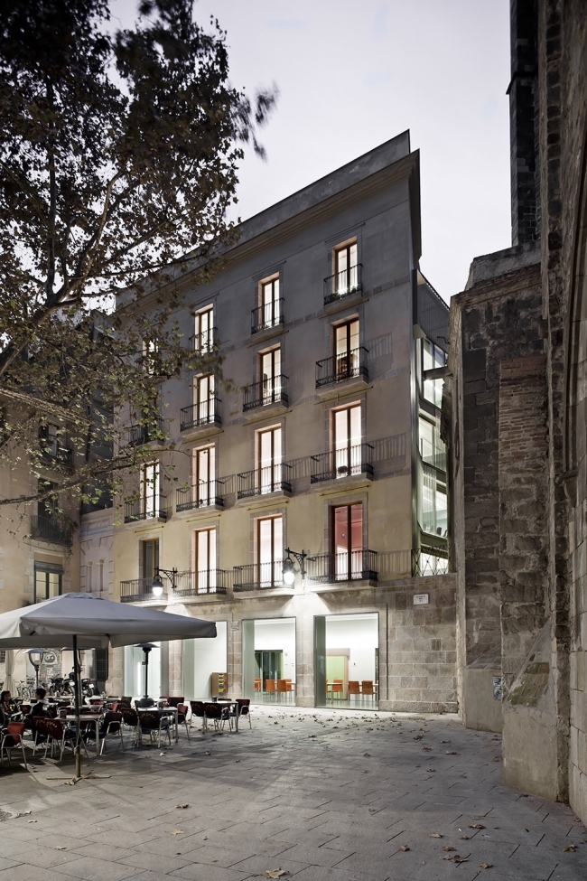 toy library and offices by taller 9s arquitectes