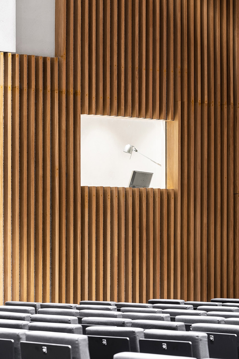 aula magna auditorium by studio gemma and alvisi kirimoto