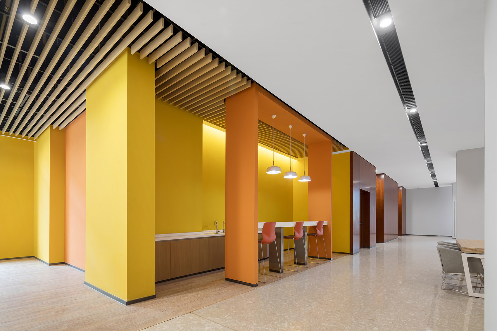 Interior Design of Huawei Wuhan R&D Center by J&A - 谷德设计网