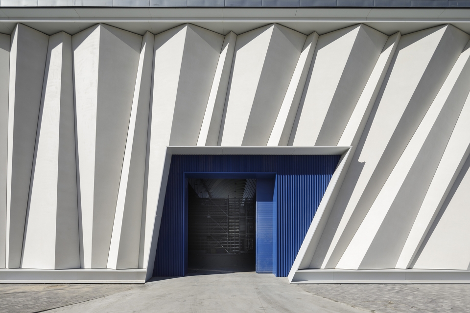 the restoration of the old intelhorce factory by system arquitectura