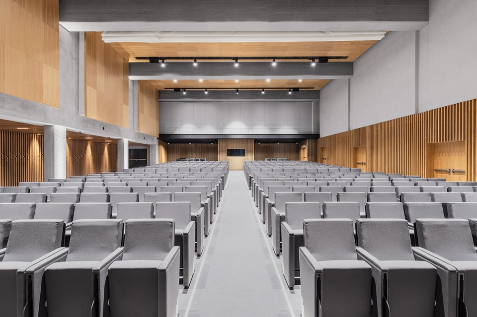 aula magna auditorium by studio gemma and alvisi kirimoto