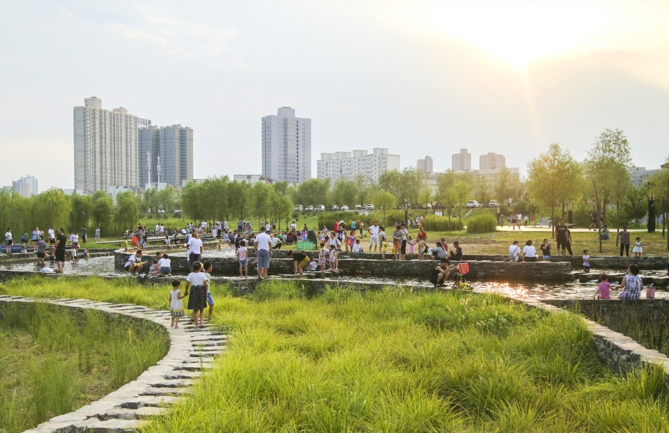 weiliu wetland park china by yifang ecoscape