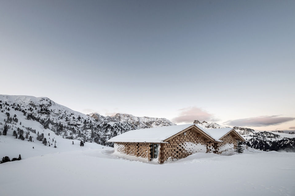 zallinger hotel by noa