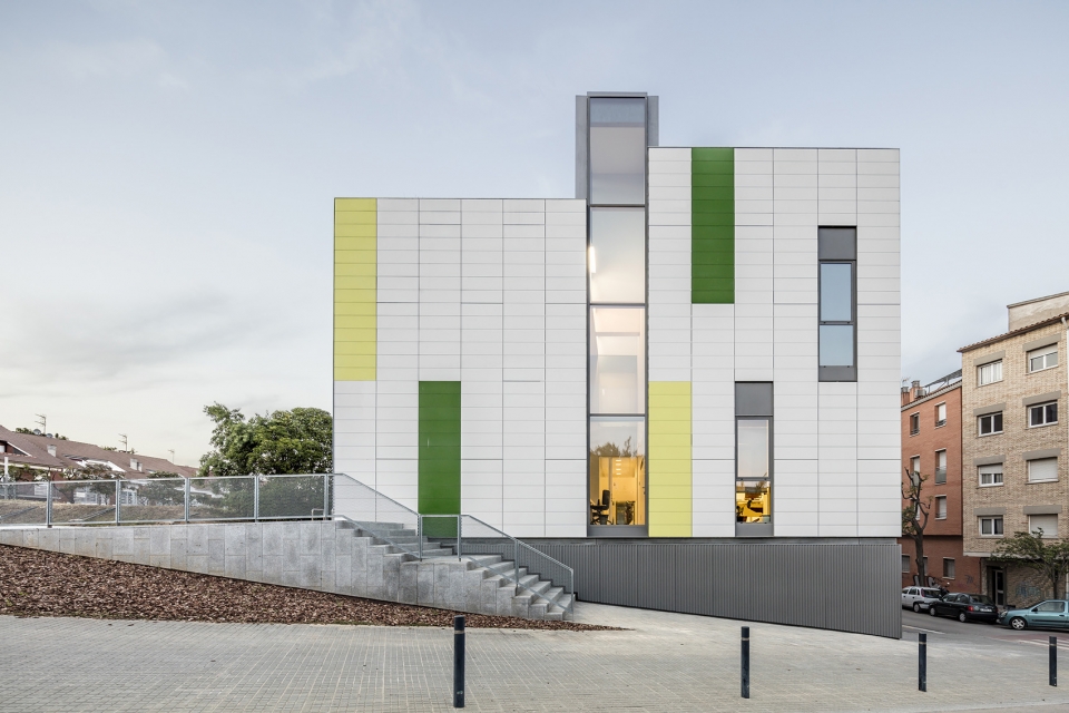 mollet del valles police station by taller 9s arquitectes