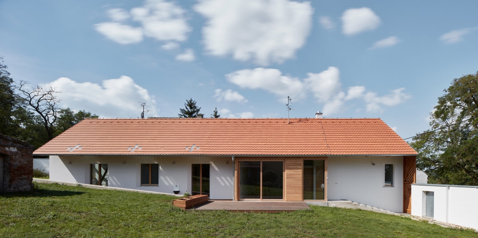 south moravian village house by ora