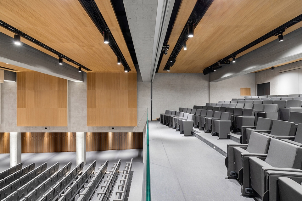 aula magna auditorium by studio gemma and alvisi kirimoto