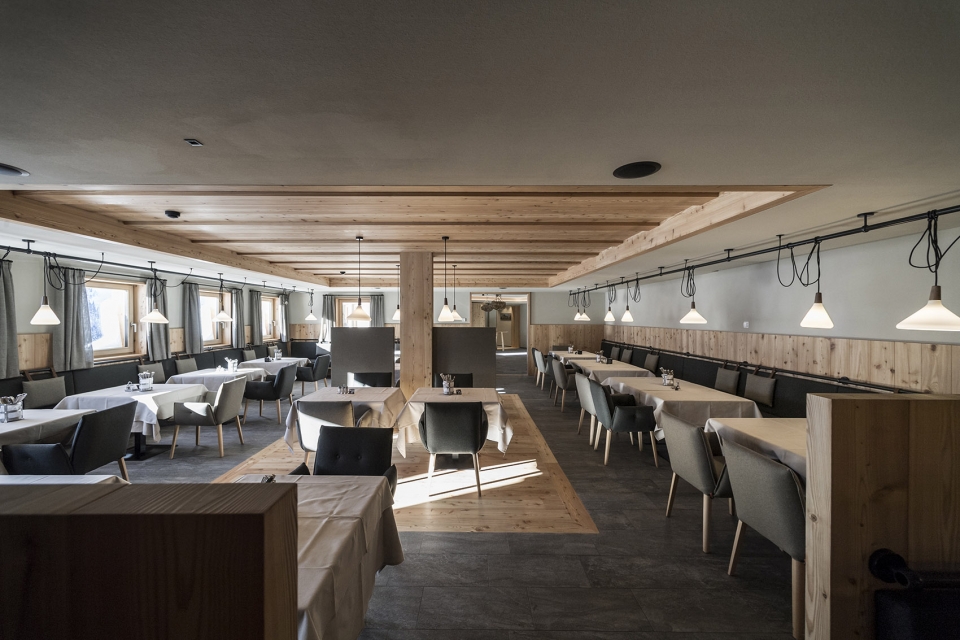 zallinger hotel by noa
