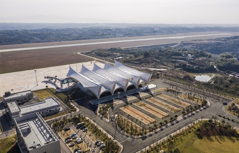 岳阳民用机场航站楼，湖南 / 华南理工大学建筑设计研究院陶郅工作室