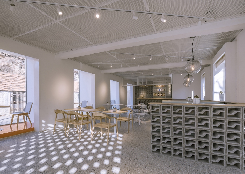 white stone bar 3andwich design