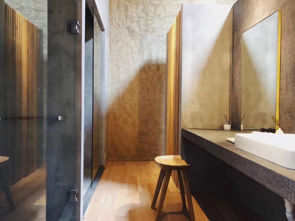 Stray Birds Art Hotel Line