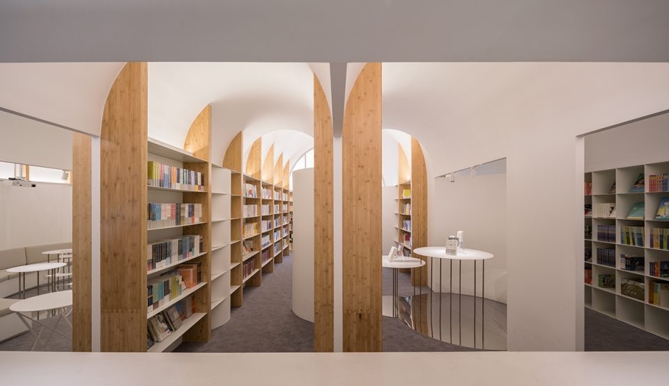 Longshang Books Cafe by atelier mearc 960x555