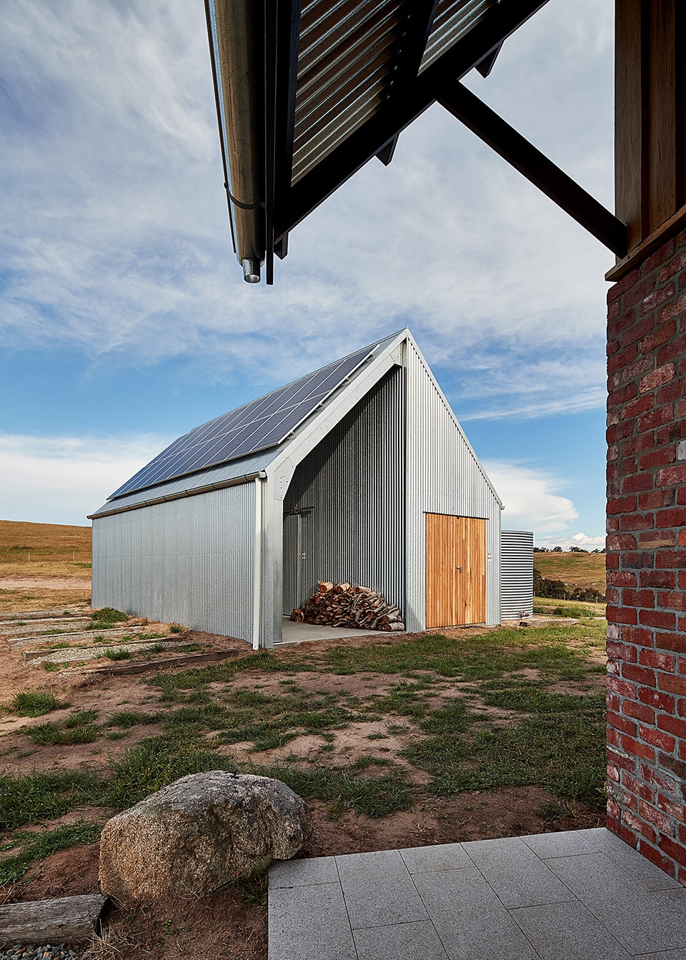 nulla vale house and shed by mrtn architects