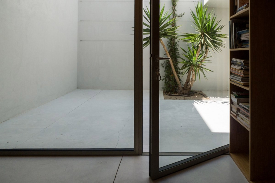house in troia by miguel marcelino