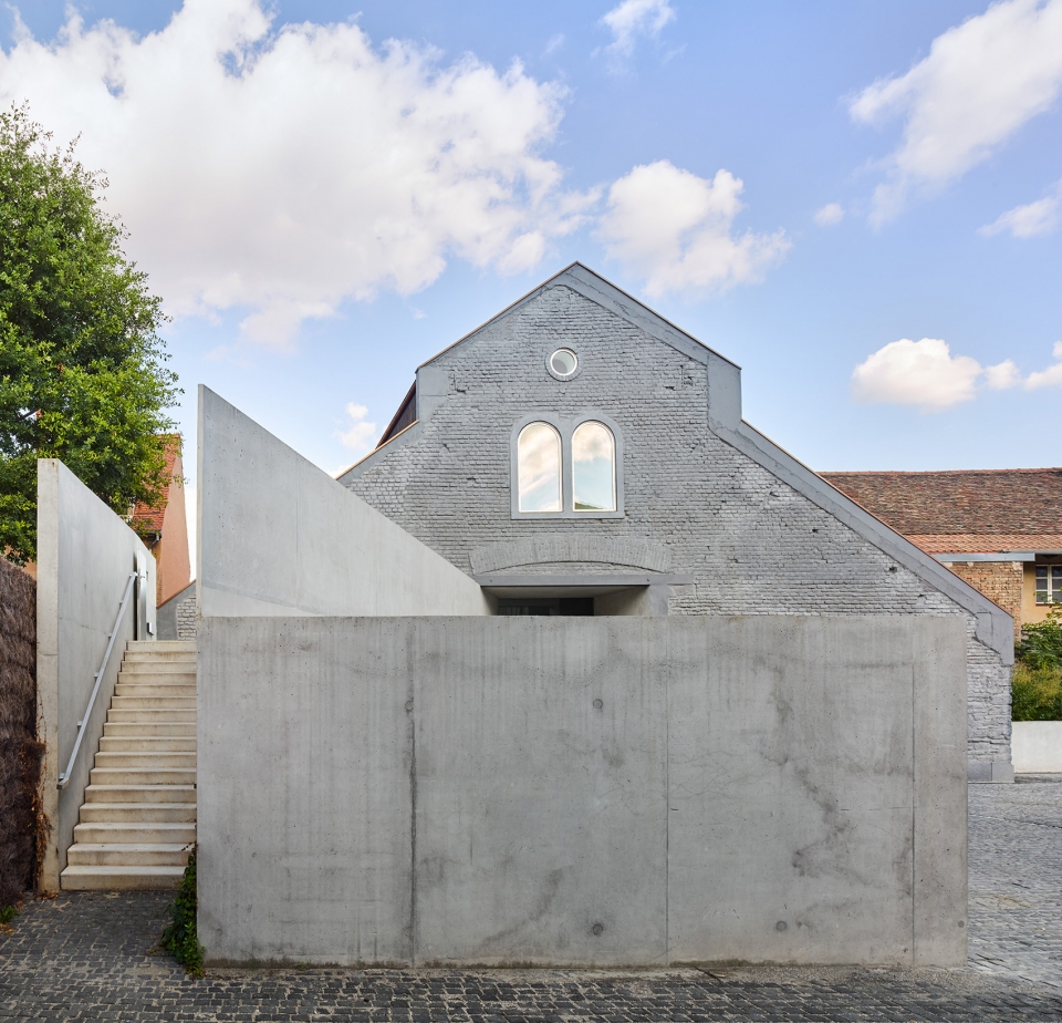 covered market and exhibition area in schiltigheim by dominique coulon associes