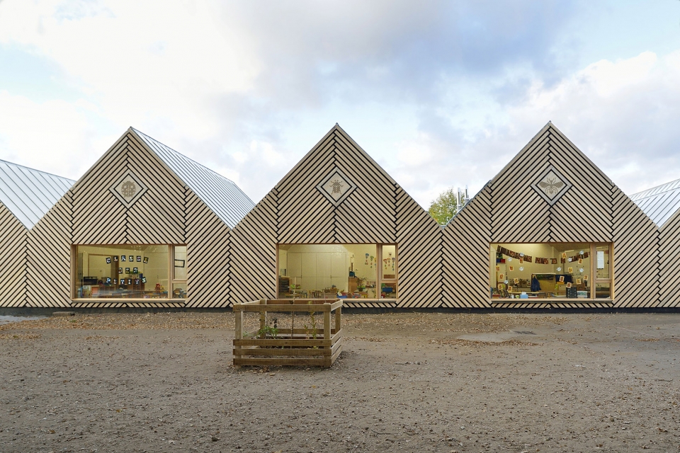 school la ruche by tracks