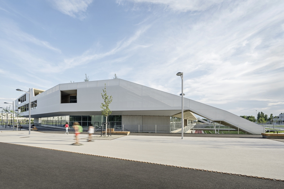 the jury shortlists the 40 works of the eu mies award 2019