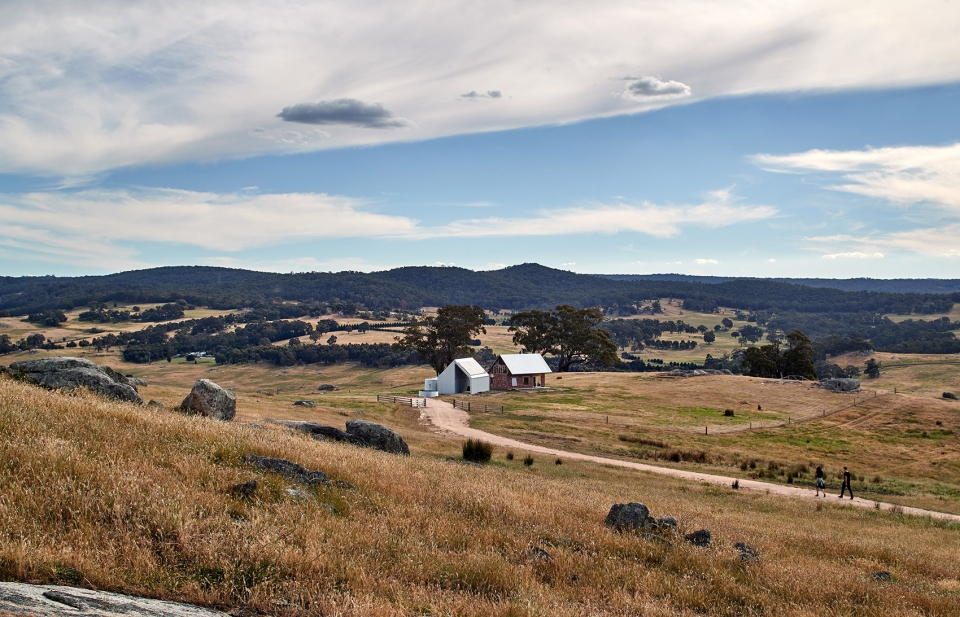 nulla vale house and shed by mrtn architects
