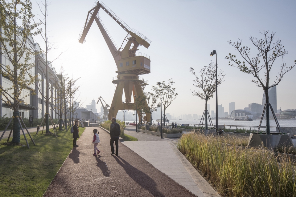 huangpu river east bund riverfront open space design china by atelier liu yuyang architects