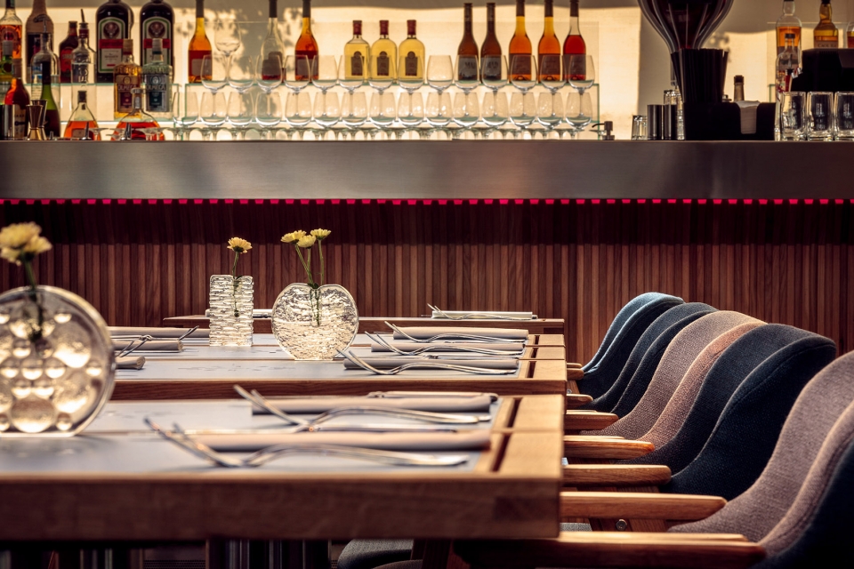 terminal restaurant by 81font